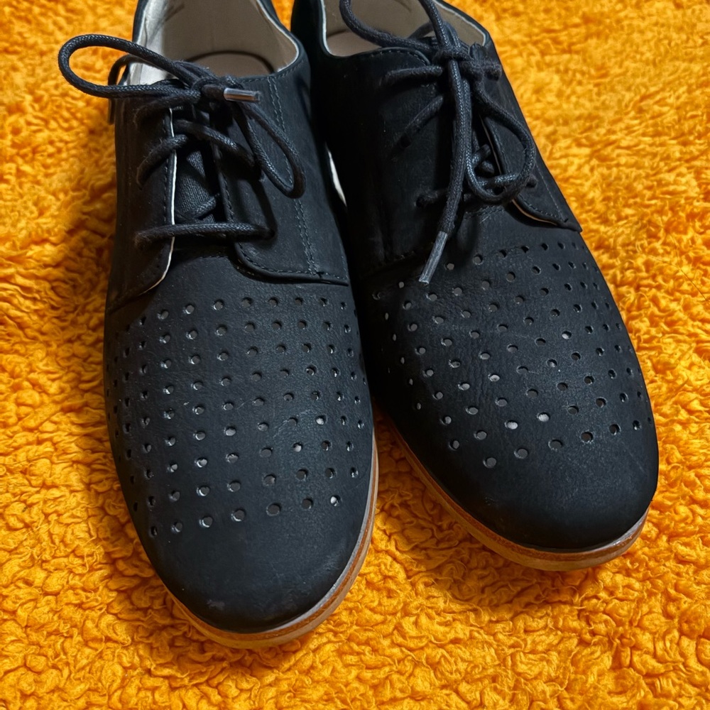 Clarks hotel Molly black nubuck perforated oxfords